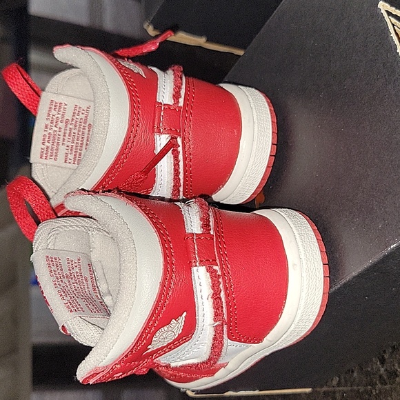 Jordan's| Toddler Retro 13 and Retro 1's Size 4c - Picture 7 of 13